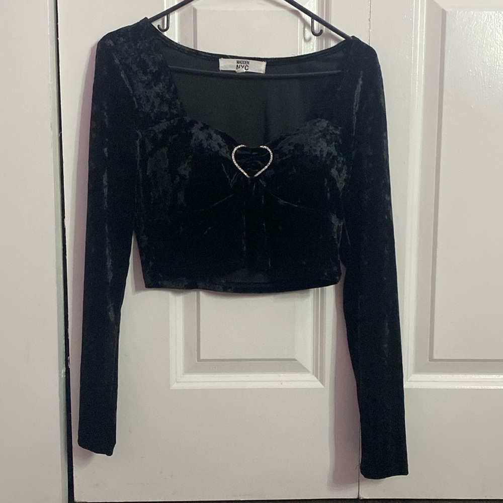 Black long sleeve cropped top.